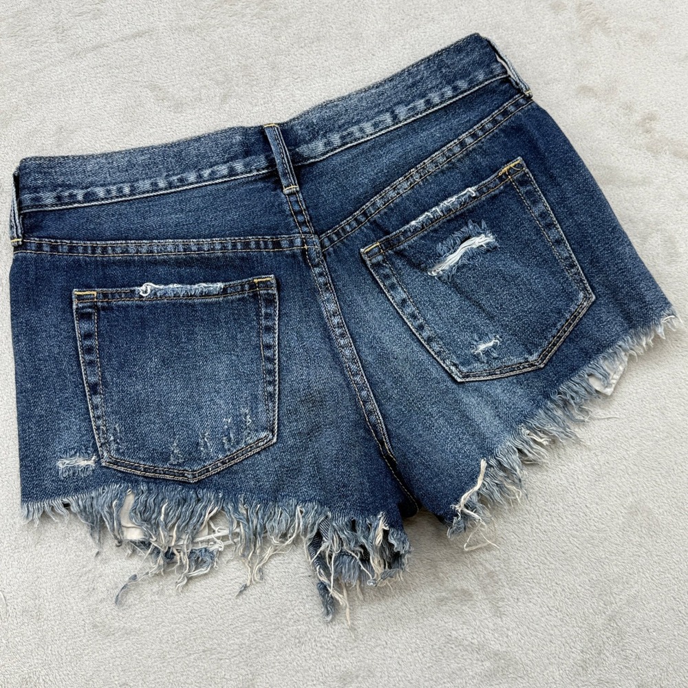 We The Free Denim Shorts Women 26 Blue Distressed Raw Hem Button Fly Boho CutOff - Picture 5 of 10